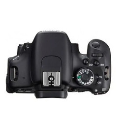 Appareil Photo Reflex Canon EOS 600D + Objectif Canon EF-S IS
